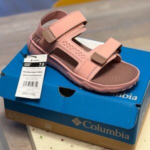 Size 7 W Columbia women' Sandals in Soft Pink